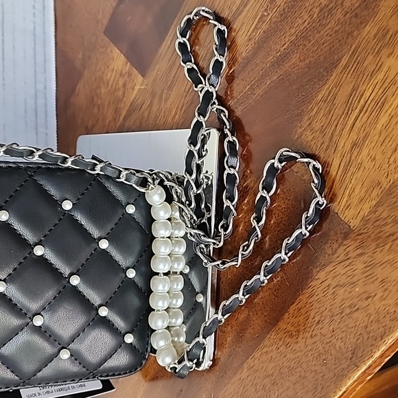 Badgley mishka phone case w/cc holder - Picture 6 of 7